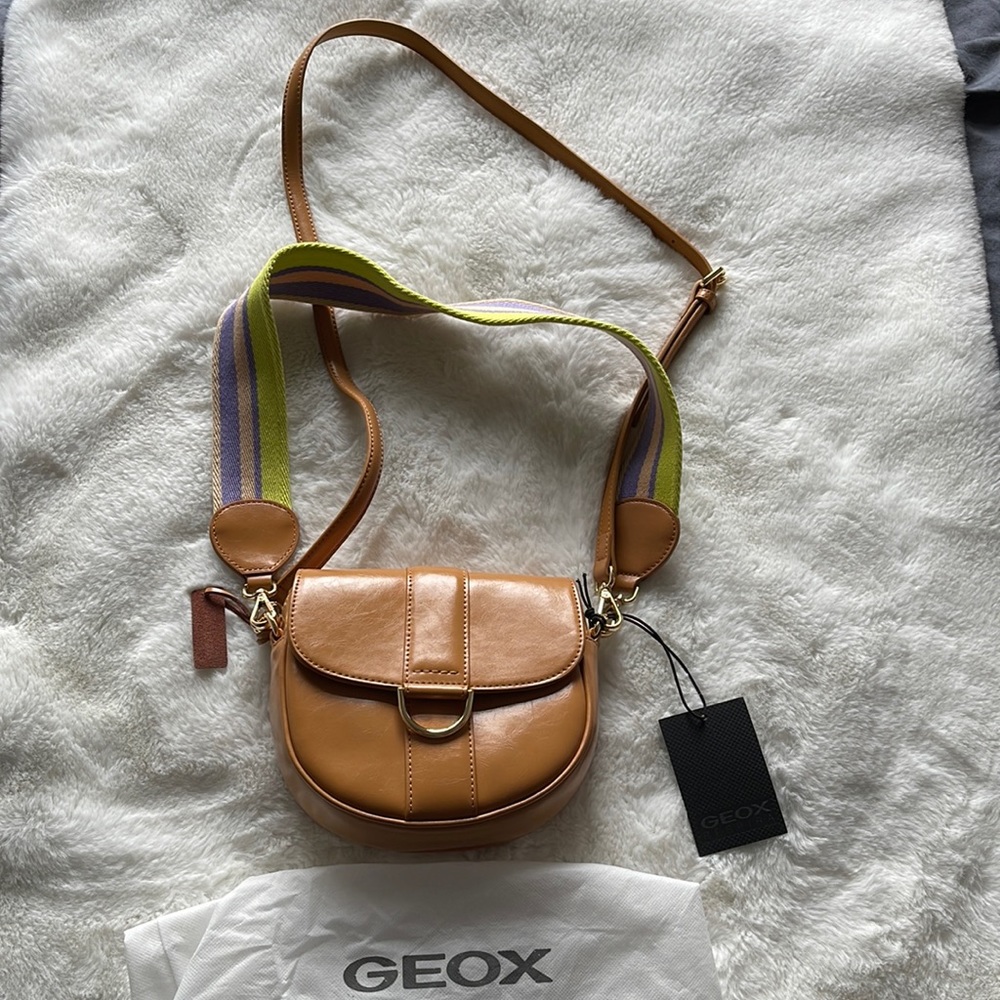 NWT Geox genuine leather saddle crossbody
